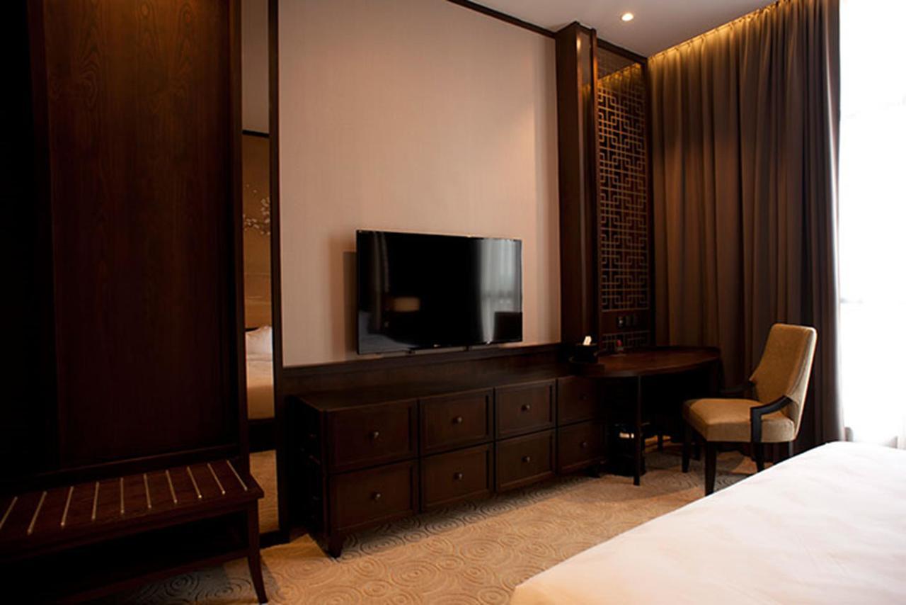 Vangohh Eminent Hotel & Spa Bukit Mertajam Exterior photo