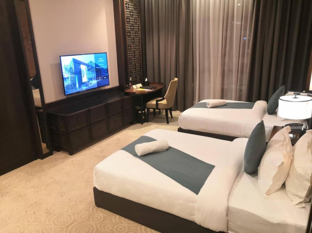 Vangohh Eminent Hotel & Spa Bukit Mertajam Exterior photo