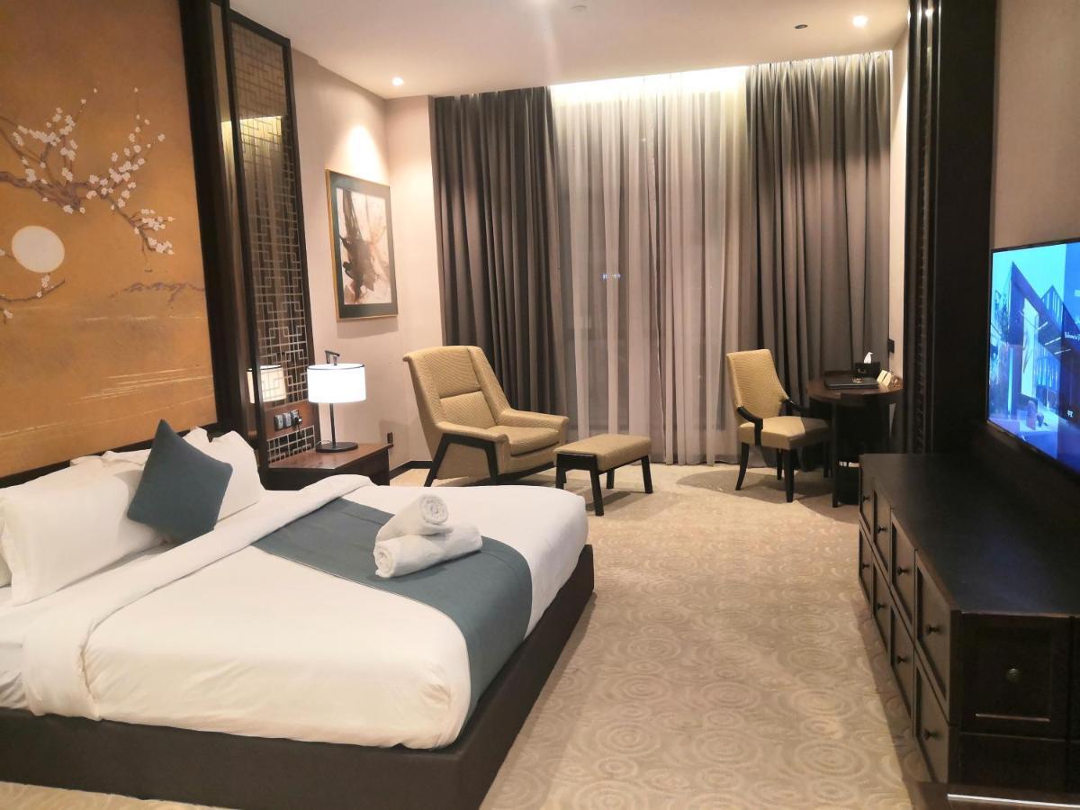 Vangohh Eminent Hotel & Spa Bukit Mertajam Exterior photo